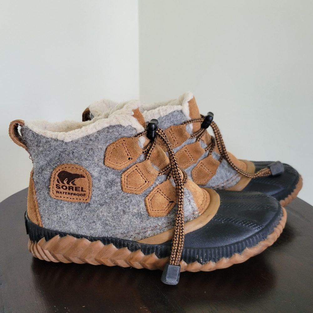 Sorel Youth Out N About Waterproof Slip-On Ankle Boots Youth Size 2